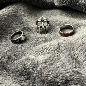 3 rings 1-viking 2-spiderman 3-skull